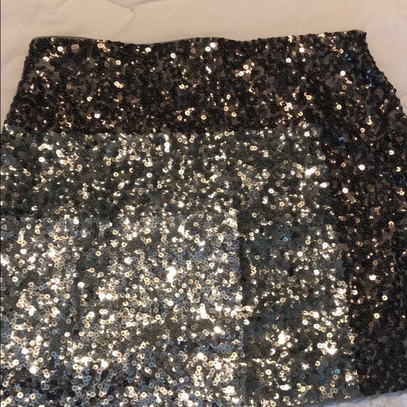 Silver sequin mini skirt - Picture 4 of 4